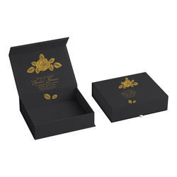 Caja de empaquetado plegable magnética reciclable del regalo de la ropa de la cartulina CMYK de la caja de regalo