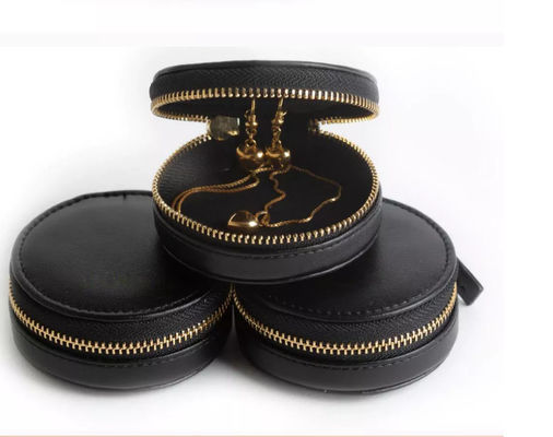 Control de calidad de cuero minimalista Mini Jewelry Box With Zipper Deboss de la caja de la PU
