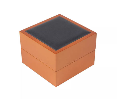 Caja de reloj de madera de metal con bisagra de caja de embalaje de reloj de pulsera de alto brillo