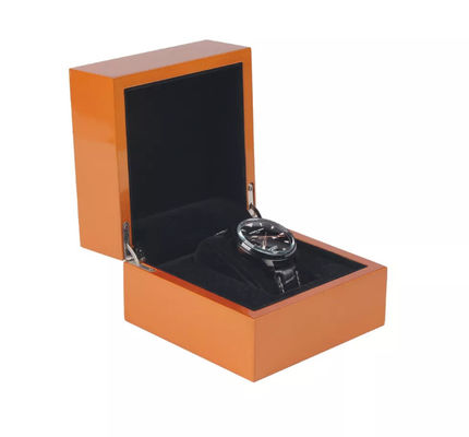 Caja de reloj de madera de metal con bisagra de caja de embalaje de reloj de pulsera de alto brillo
