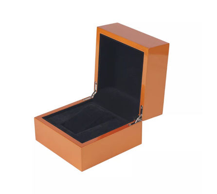 Caja de reloj de madera de metal con bisagra de caja de embalaje de reloj de pulsera de alto brillo