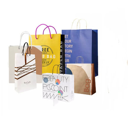 El lazo de empaquetado para llevar CMYK de los bolsos que hacen compras calza el bolso de la ropa