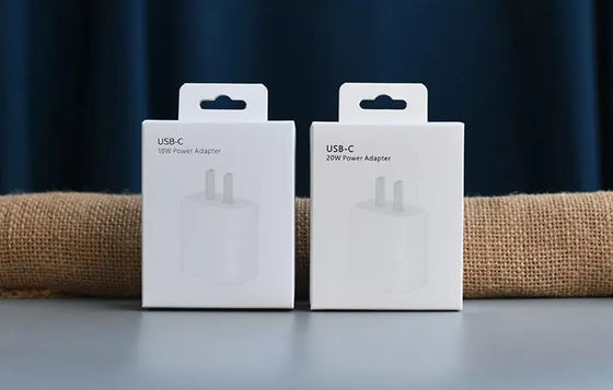 Los datos del cargador USB de PMS telegrafían la caja de embalaje Debossing impermeable a la grasa