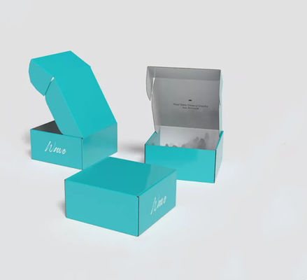 El plegamiento viste la caja de empaquetado que barniza las cajas de papel de empaquetado del cartón
