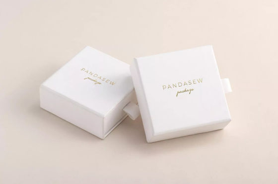 Papel de empaquetado de la cartulina de Deboss de la caja de la joyería de la pulsera de PandaSew